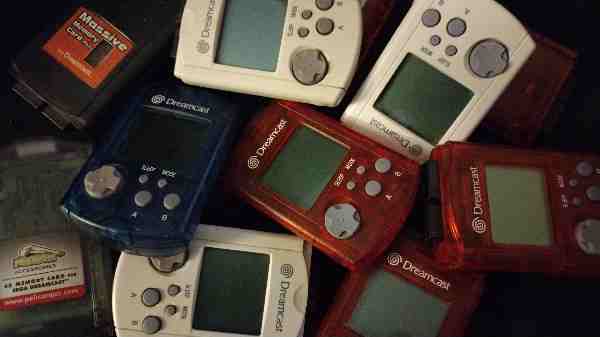 vmu2-smaller.jpeg (13649 bytes)